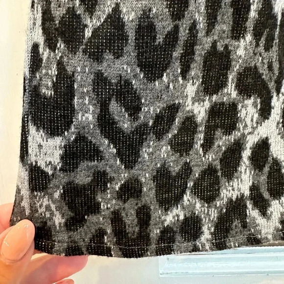 Lane Bryant Side Zip Black & Grey Leopard Print Wrap Skirt Plus Size 22 - Picture 7 of 11